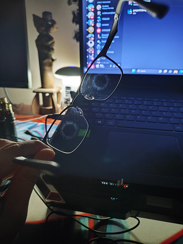 Any Optometrist around? Can someone explain why my glasses does this after I left it overnight