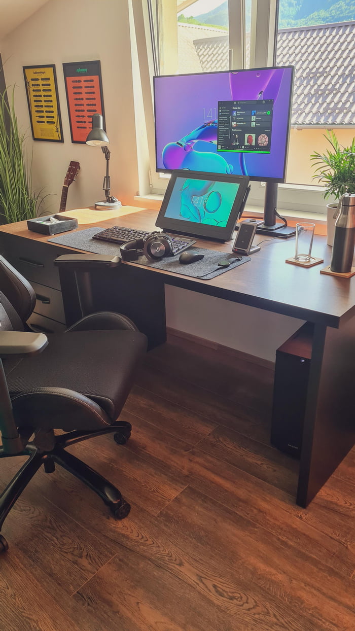 Any ideas on what to put under the desk? (pls don't say carpet) 9GAG