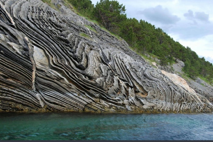 These rock faces in Norway are a great example of Caledonian folding ...