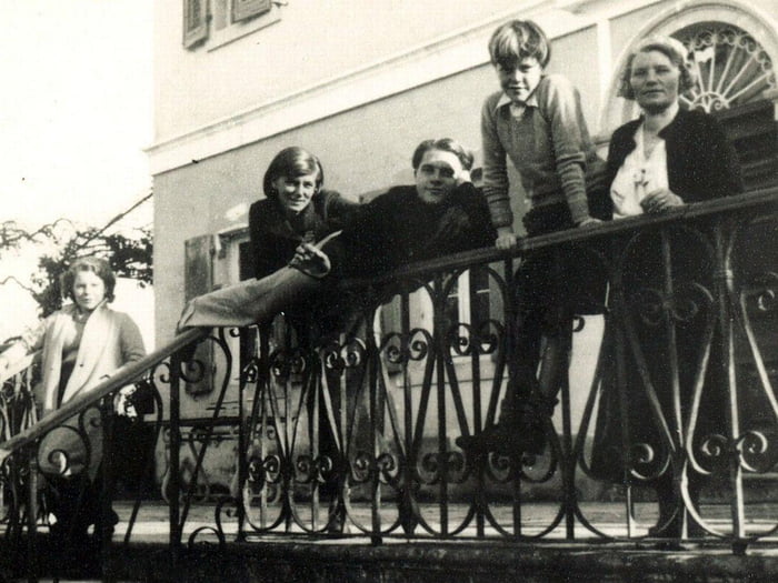 The real Durrell's. The Durrell family at their Daffodil Yellow Villa ...