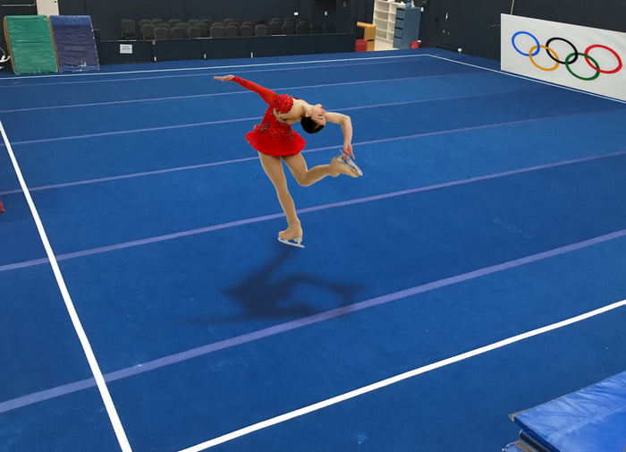 Gymnast performs illegal figure skating move during floor routine
