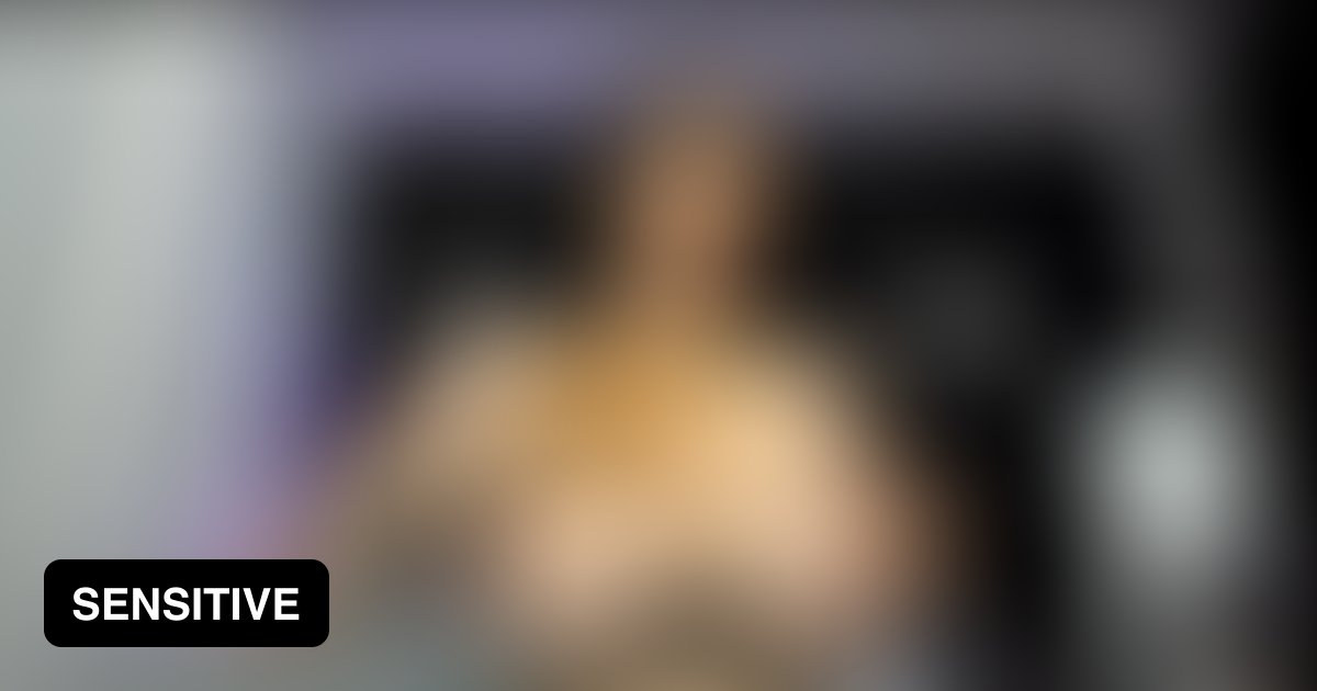 Katestone oils up her tits.. - 9GAG