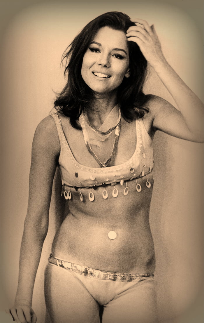 Diana Rigg 9GAG