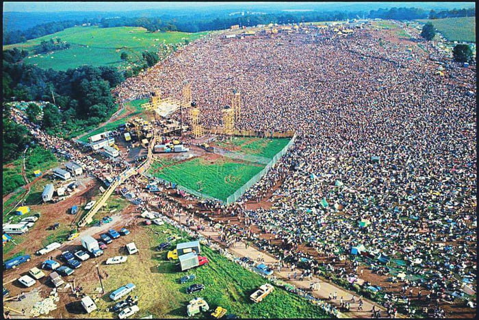 Aerial view of over 400,000 people at the Woodstock Music Festival, New York, 1969 - 9GAG