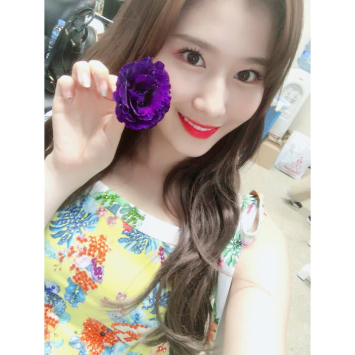 Sana Selca 9gag