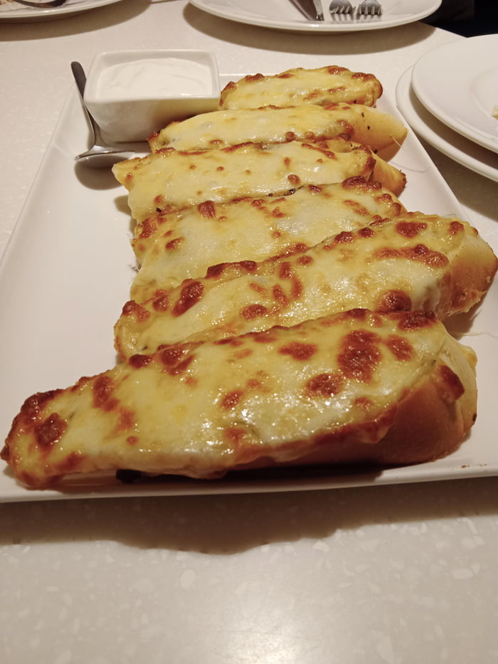 Cheesy garlic bread with mayo makes for a good appetizer anyday 9GAG