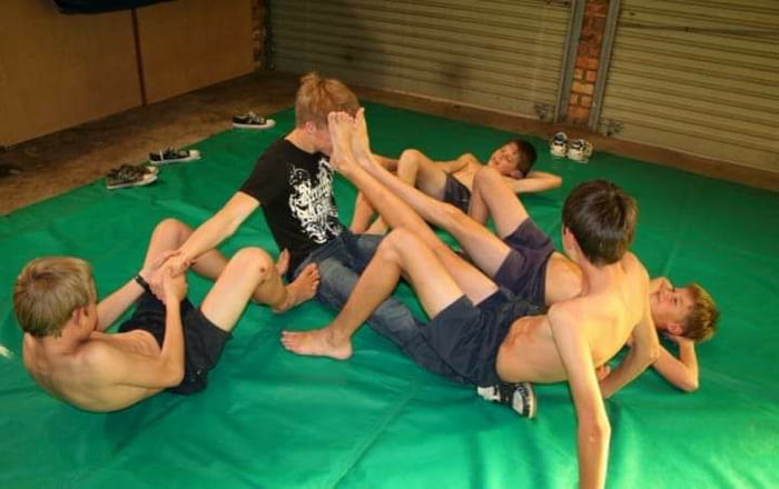 Feet fight. Fightingkids Рионе vs анн Мари. Wrestling fightingkids мальчиков. Видеозаписи fightingkids.