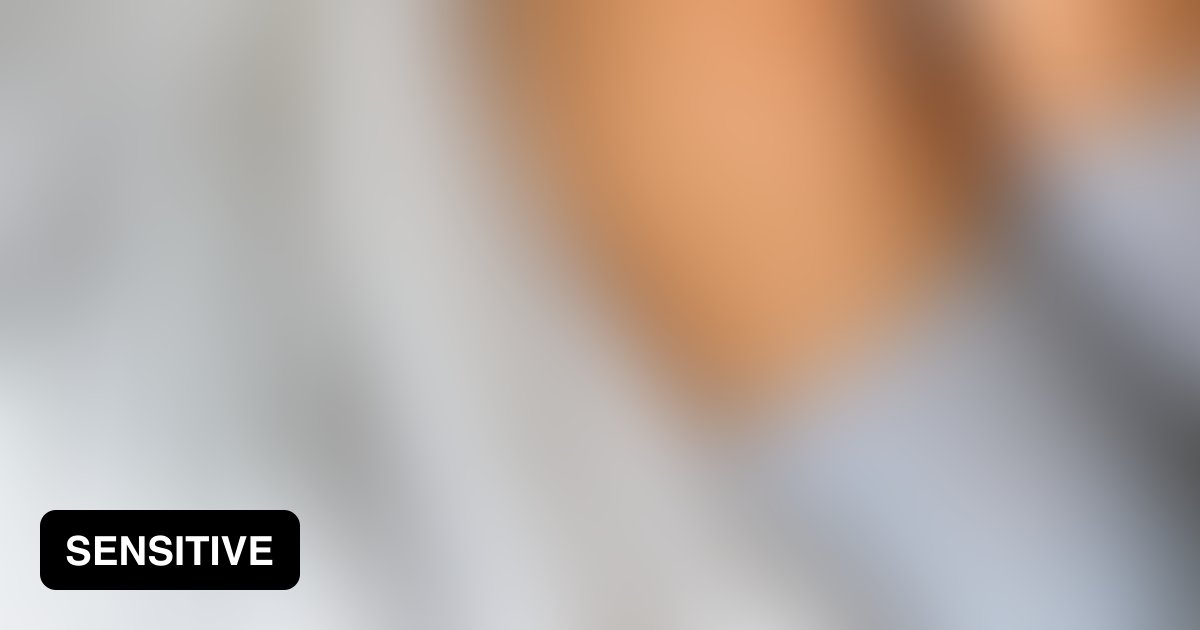 Juli Annee checking her OnlyFans... - 9GAG