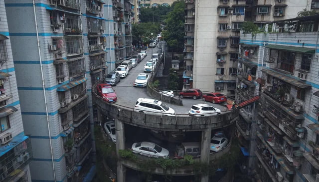 people-living-next-to-a-helicoidal-street-in-chongqing-9gag