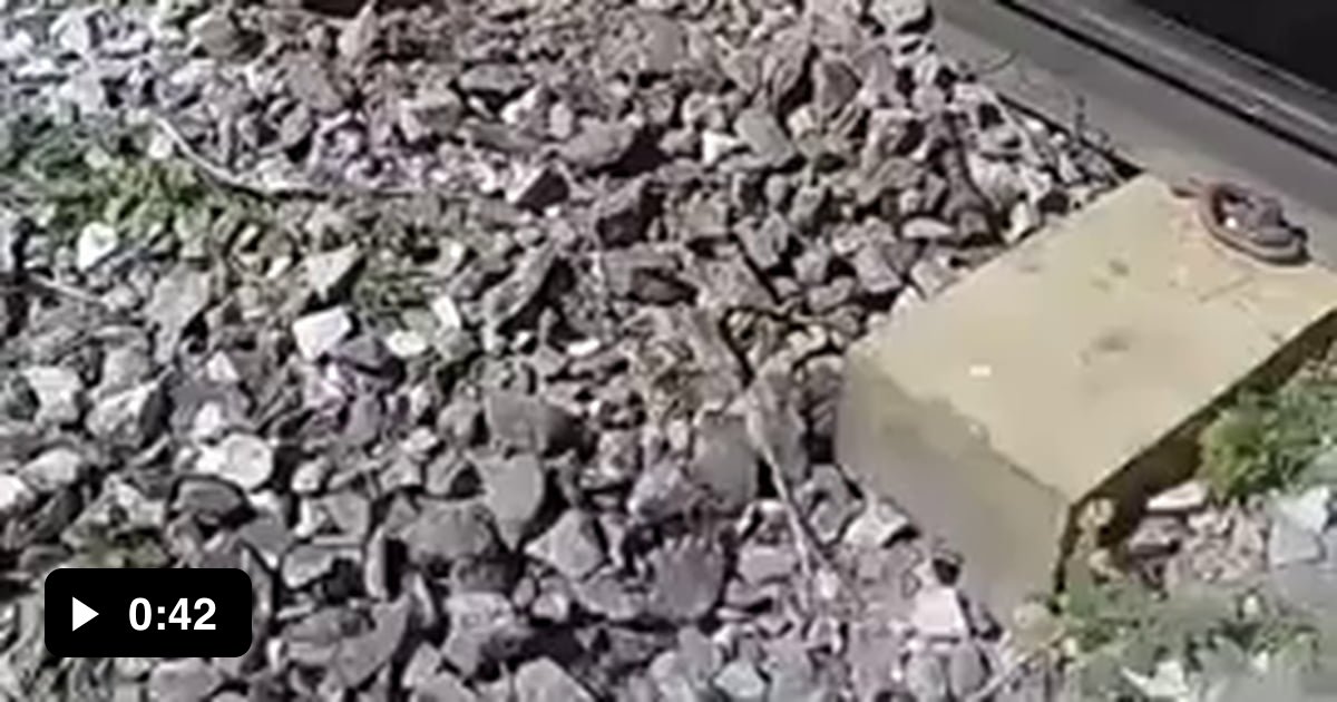 How Derailed Trains Are Dragged Back Onto The Tracks 9GAG