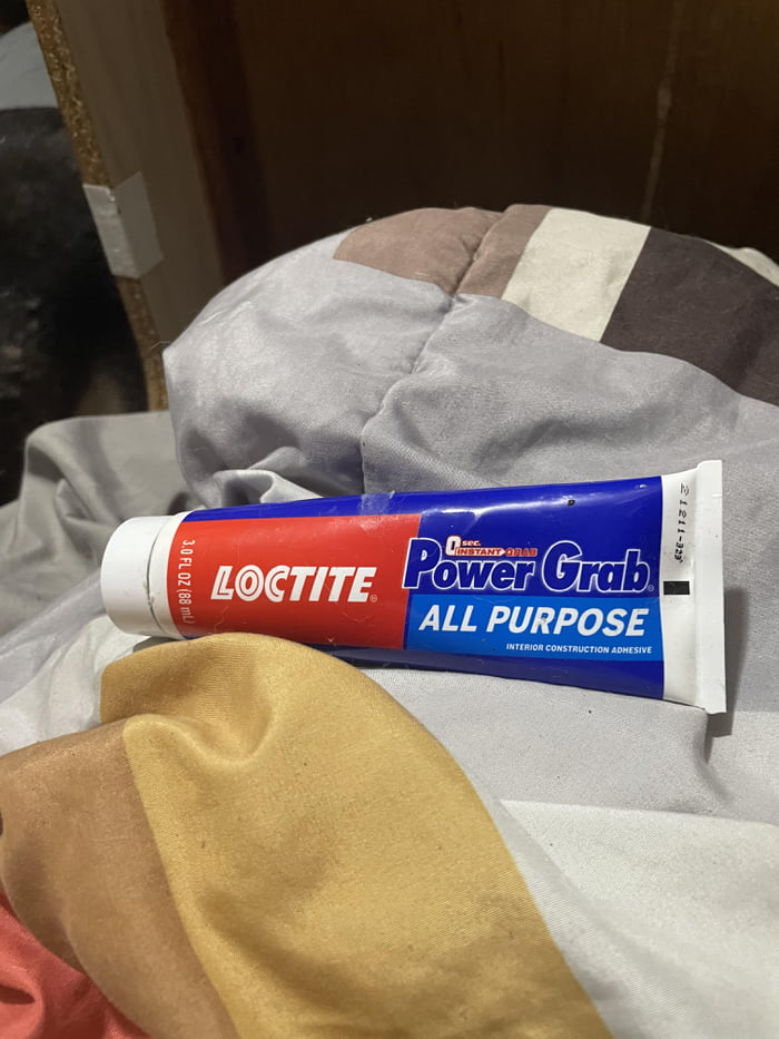 This glue looks like toothpaste 9GAG