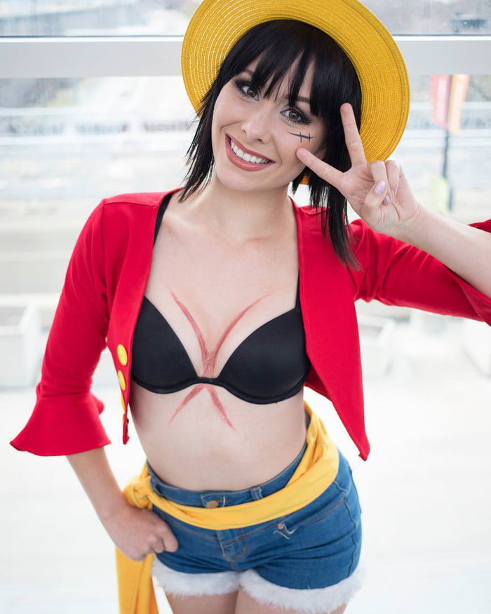 Luffy One Piece cosplay  Luffy cosplay, Cosplay woman, One piece