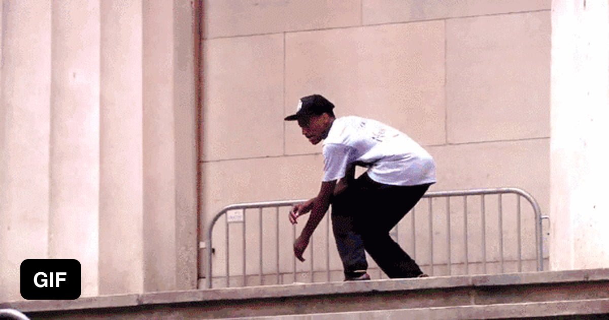 That walk. Интересные гифы. Падение. Интересно gif. Упал так и было задумано гиф