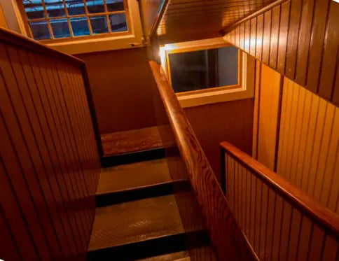 The Winchester House in California has a staircase of 44 stairs with 7 ...