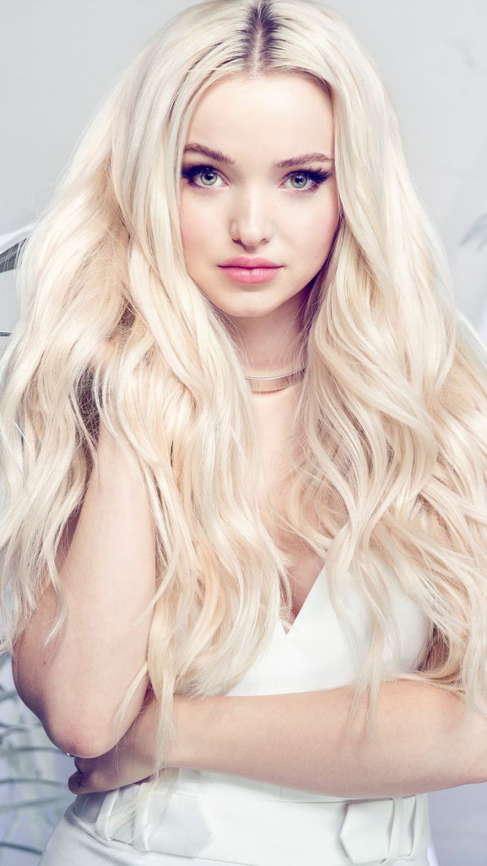 DOVE CAMERON... 9GAG