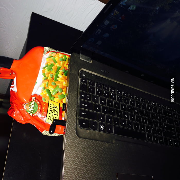 When my laptop overheats 9GAG