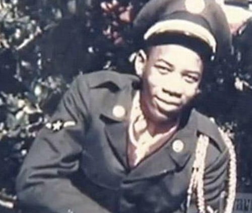 Morgan Freeman in his Air Force uniform, 1955. - 9GAG