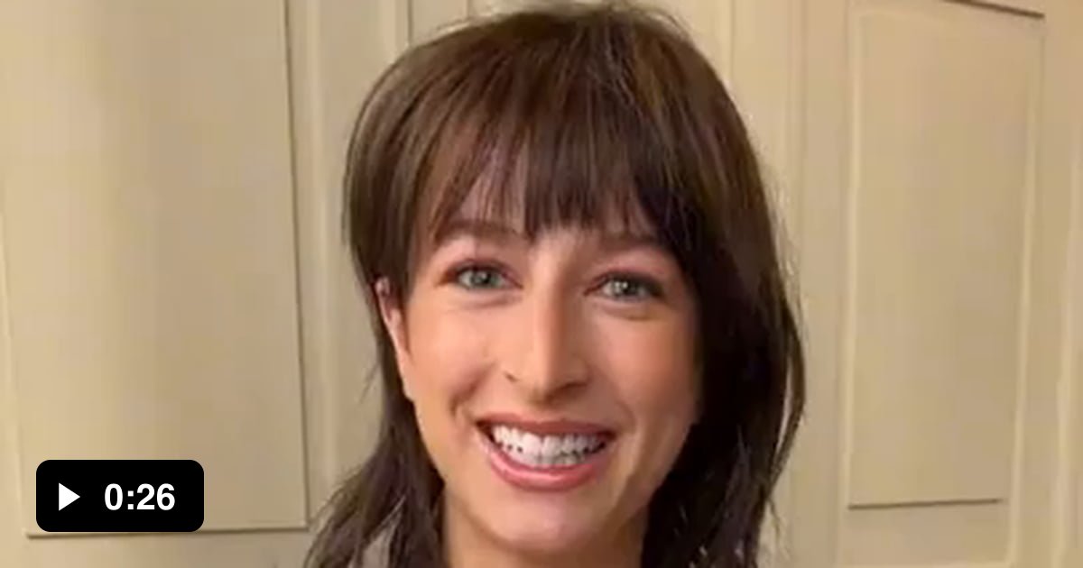 Dress changes color in the sun! 9GAG