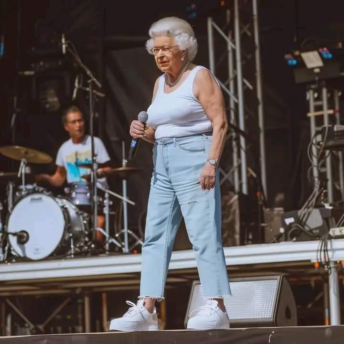 Queen performing at Live Aid 😁🤘 - 9GAG