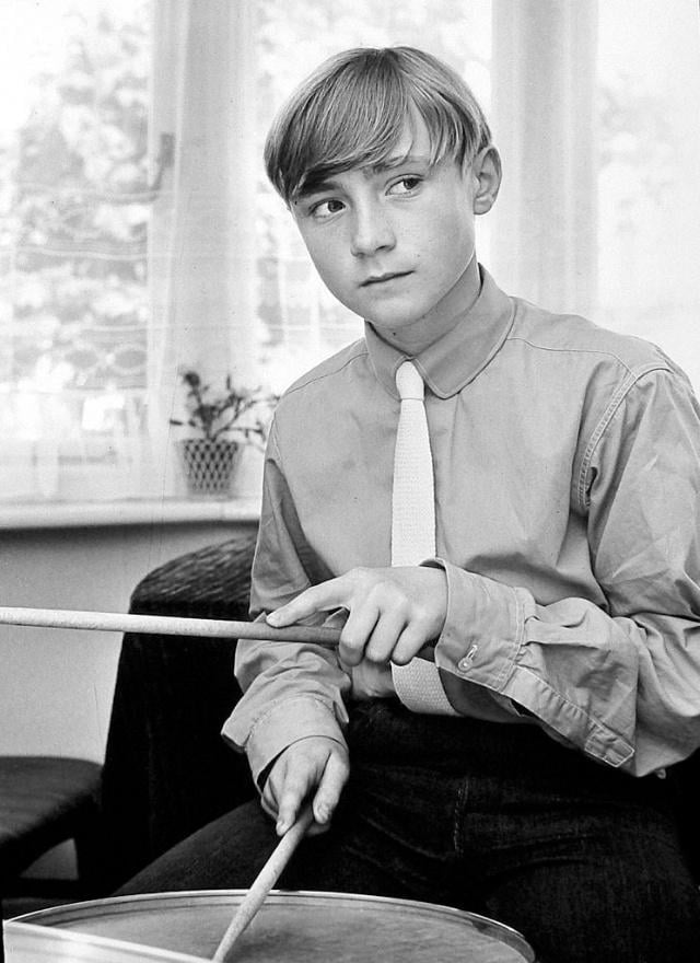 A Teenage Phil Collins, In The 1960s - 9gag