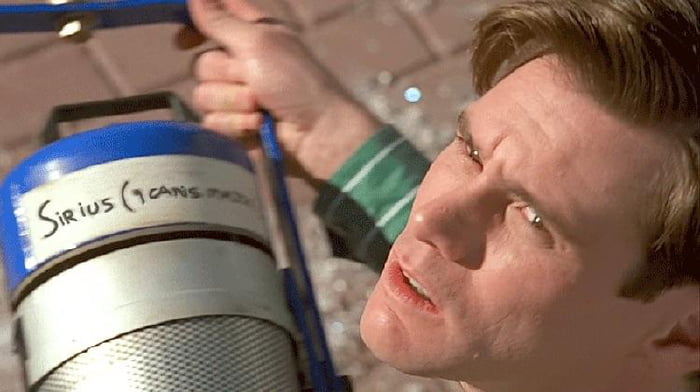 In The Truman Show (1998), when the stage light falls from the sky, it is labeled ‘Sirius ...