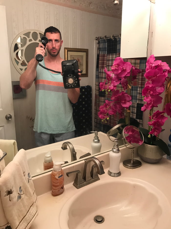 Tried taking a mirror selfie with an old phone of mine. Surprisingly