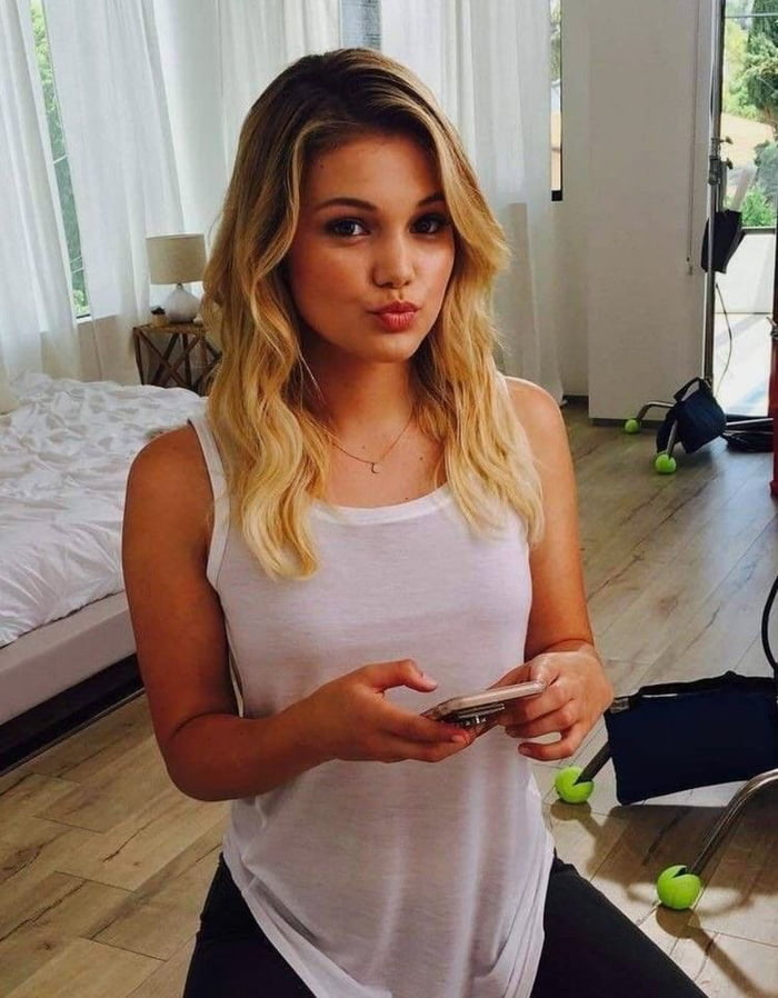 Olivia Holt - 9GAG