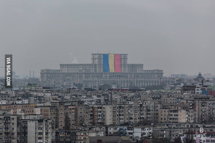 one-of-the-largest-building-in-the-world-bucharest-romania-9gag