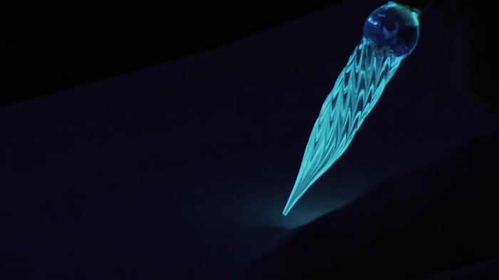 Drawing with Glow Ink - 9GAG