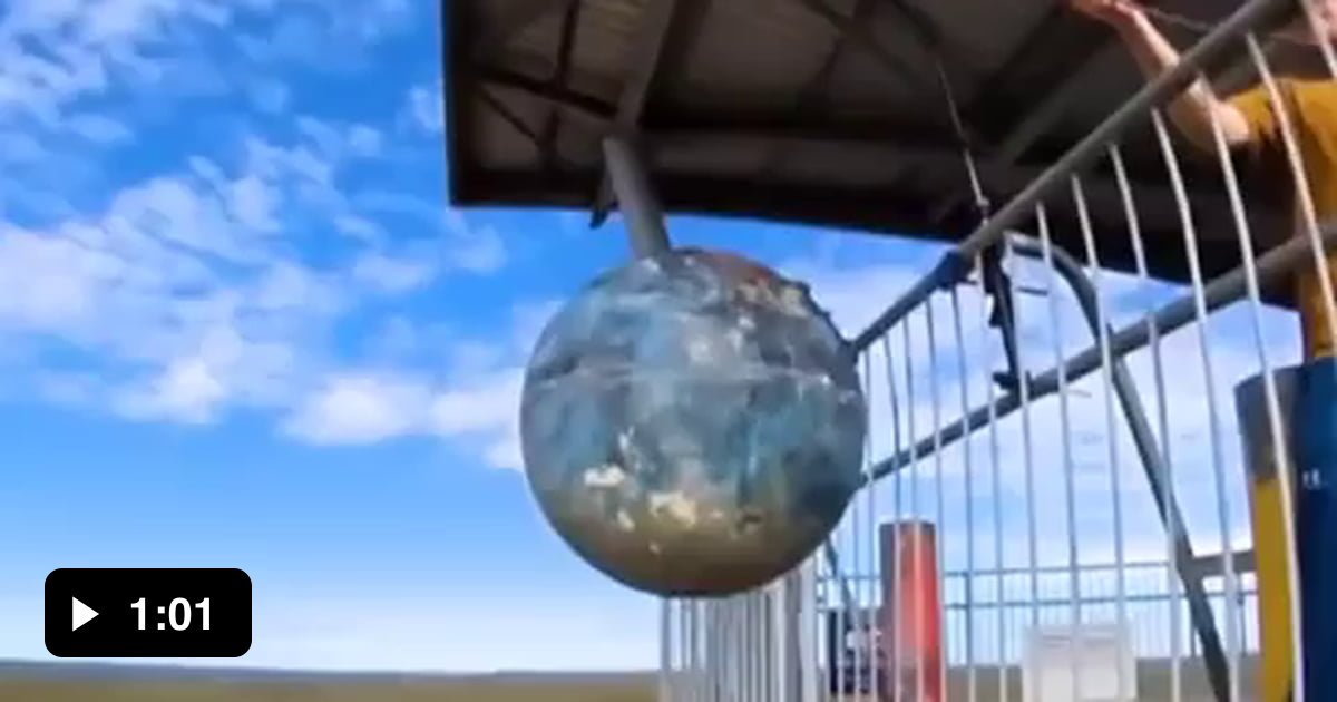 A metal ball dropped in a bucket of water 9GAG