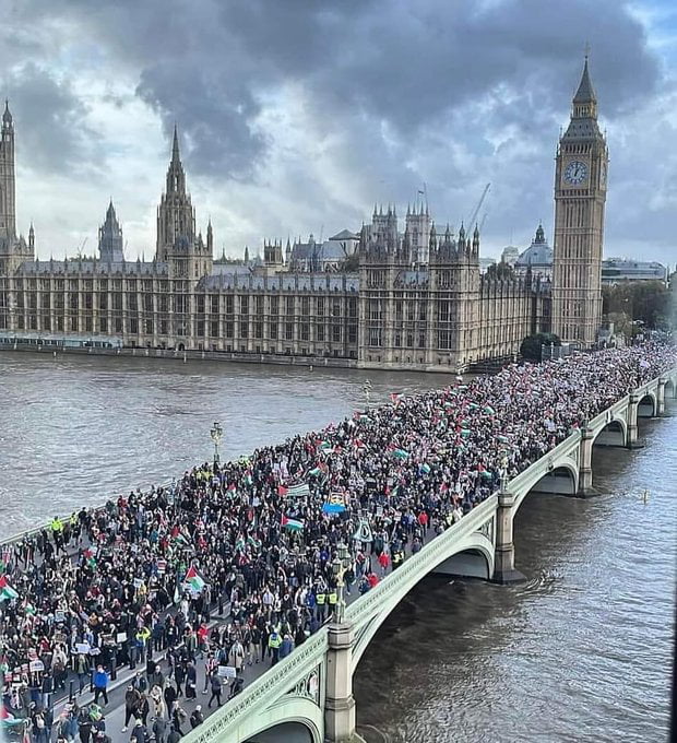 Protesters March To Demand 🇵🇸 Gaza Ceasefire.. Happening In 🇬🇧 London ...