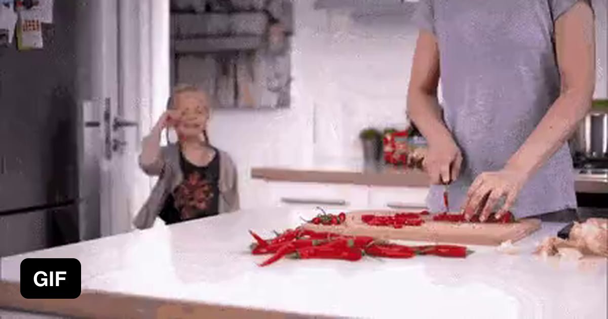 Видео про перец. Перец красный сладкий. Перец ястребиный коготь. Сушка перца чили. Перец на конфорке.