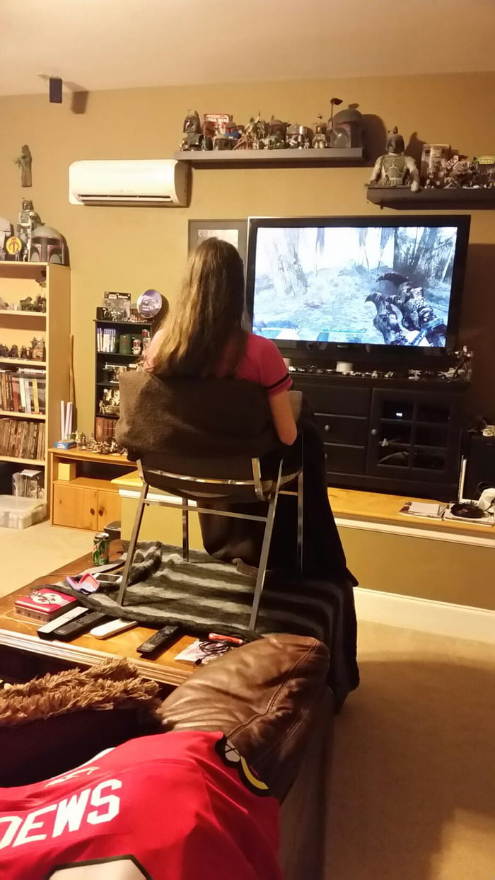 This Is How My Teenage Daughter Plays Video Games By