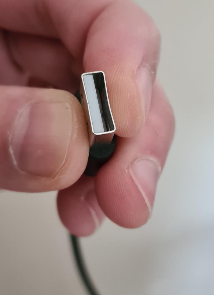 Fix loose USB plug slightly bending the metal body 9GAG