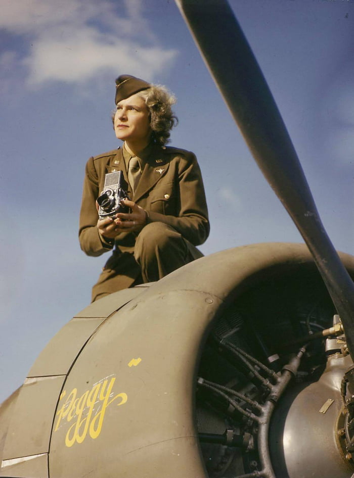 Life Magazine Photographer Margaret Bourke-white On The Engine Cowling 