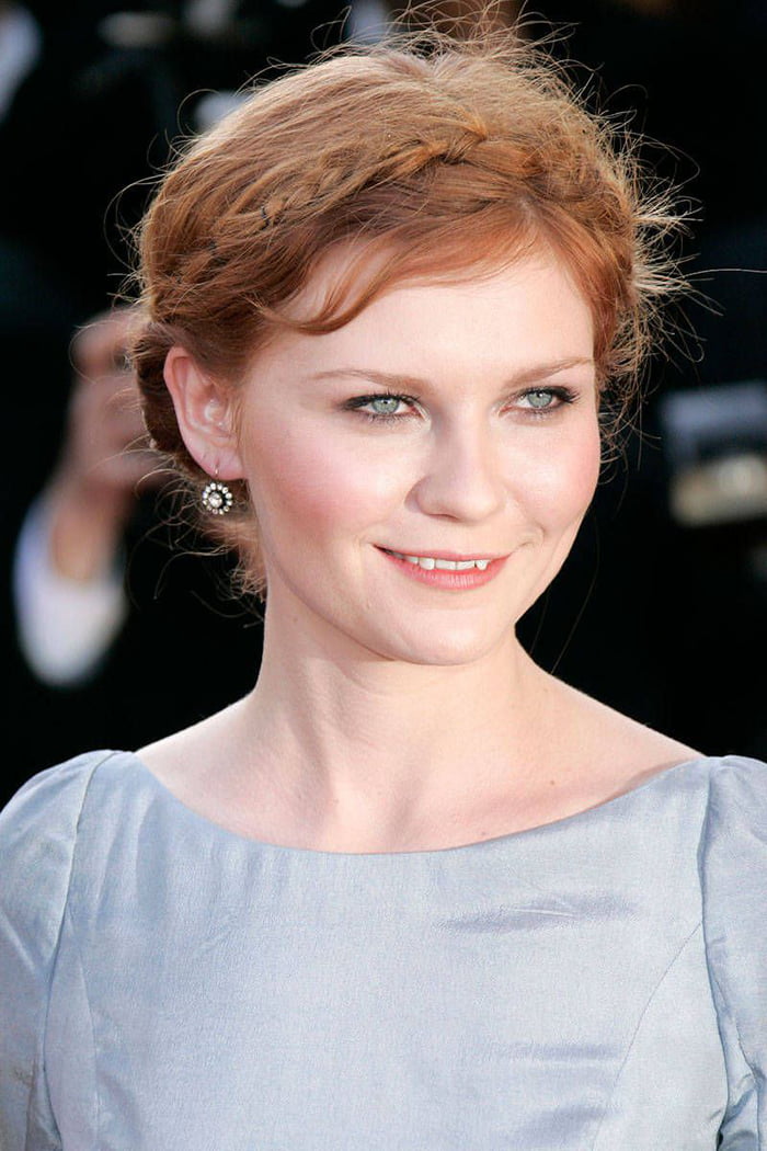 Kirsten Dunst with red hair - 9GAG