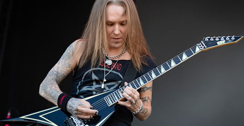 R.I.P Alexi Laiho, my favorite! All the guitar Gods are waiting for you ...