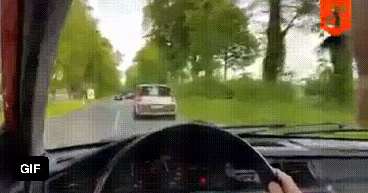 Ярко обгоняет иномарку. Машина обгоняет. Ветер в харю гифка. Gif обгоняем иномарку. Обгоняем иномарку везу девочку