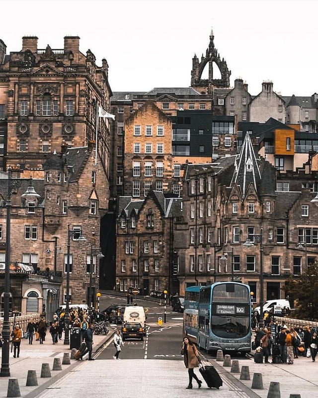Beautiful picture. Edinburgh city - 9GAG