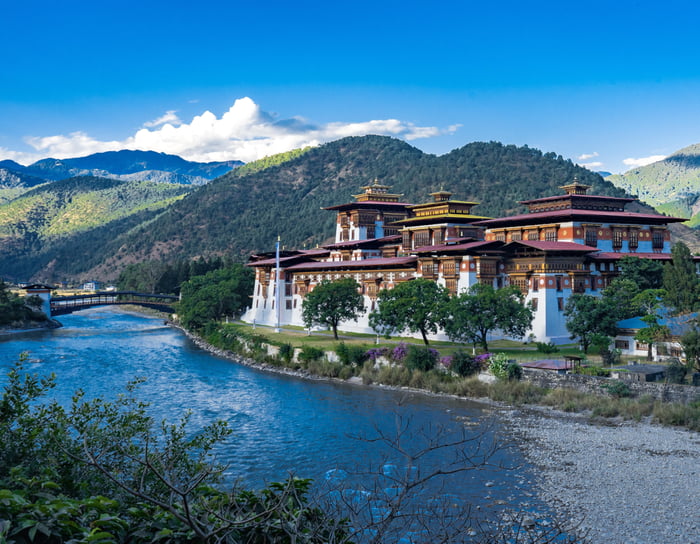 I recently moved to Bhutan and it...is...beautiful. - 9GAG