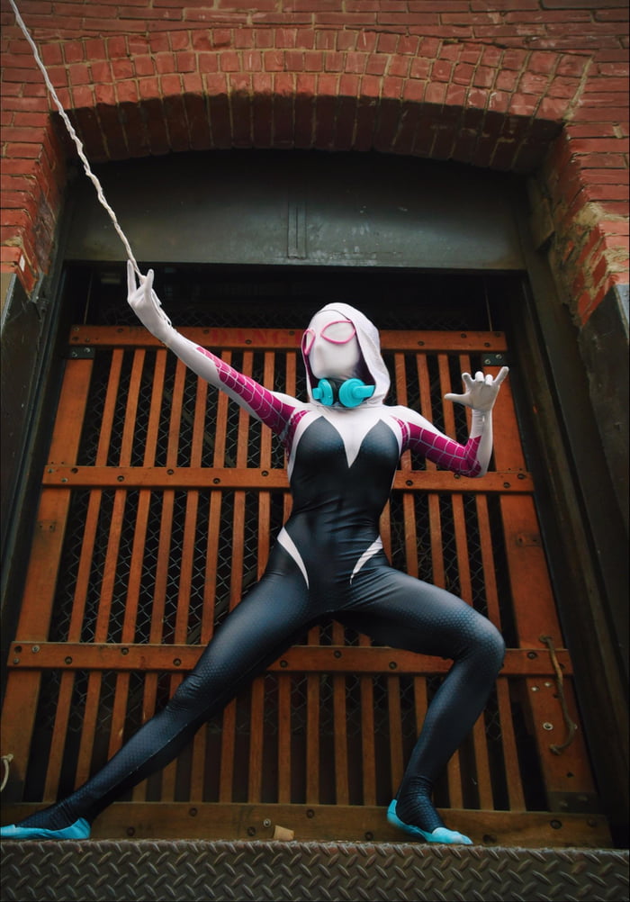 Insta: @lisa.mancinerh Spider Gwen cosplay - 9GAG