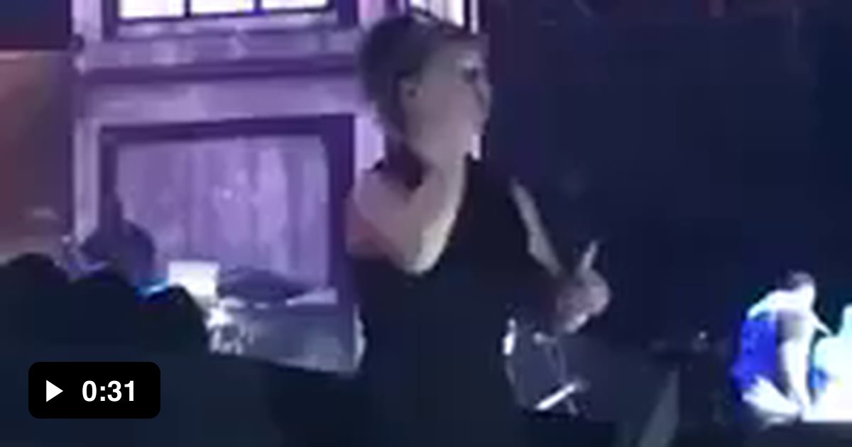 Sign language interpreter at Eminem's concert 9GAG