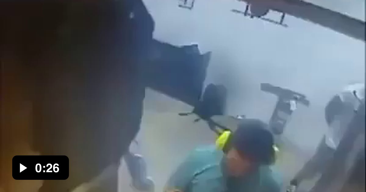 Firearm Instructors insane reaction speed on disarming a low IQ patron ...