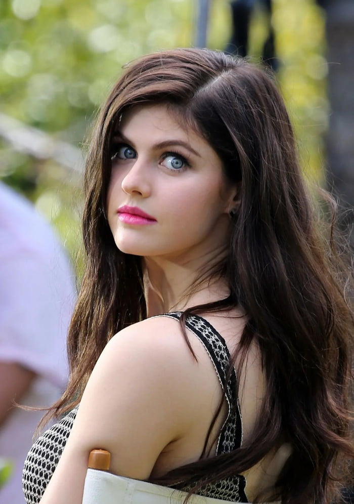 Alexandra Daddario - 9GAG