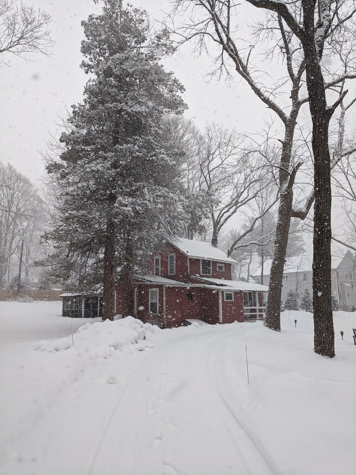 Snowy Little Farmhouse In New Jersey 9gag