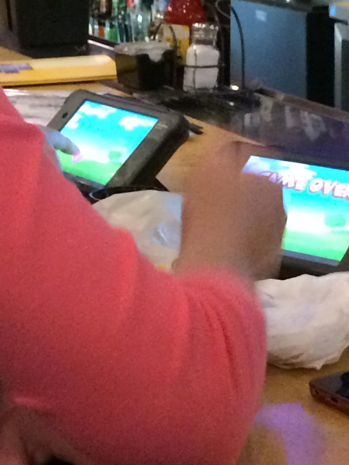 I Was At Buffalo Wild Wings Saw People Playing A Version Jerry S Balloon Popping Ipad Game On Bww S Tablets 9gag
