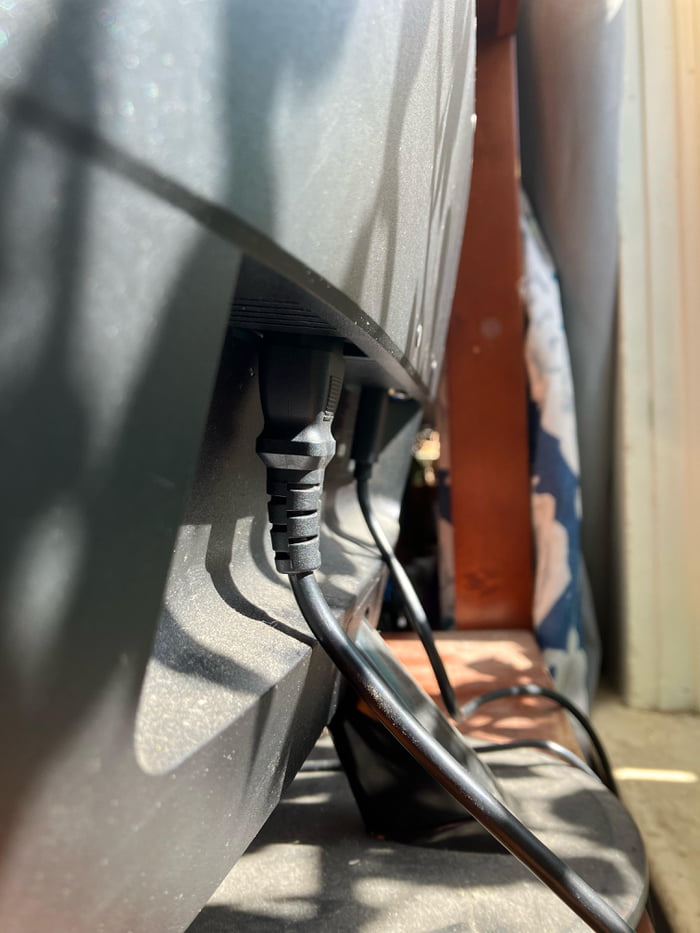 This monitor made for bending cables (already took one hdmi life Fs in ...