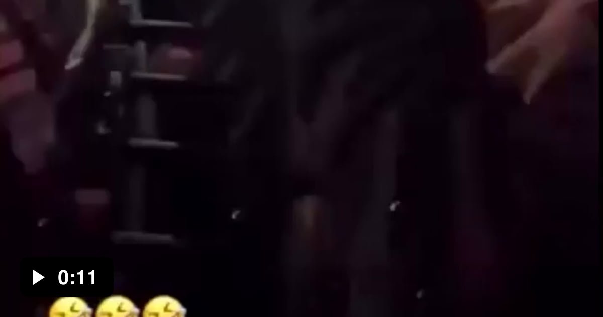 When you go to a concert to record yourself singing instead 9gag