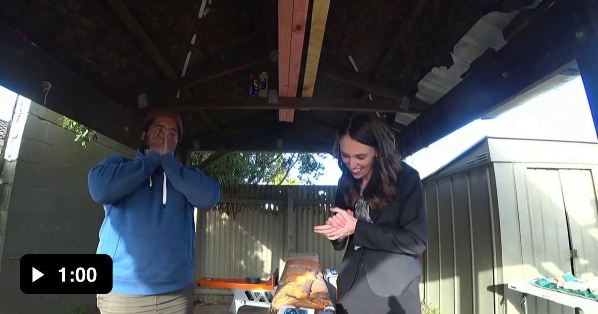 Twitch streamer Broxh hair flicks in front of New Zealand Prime