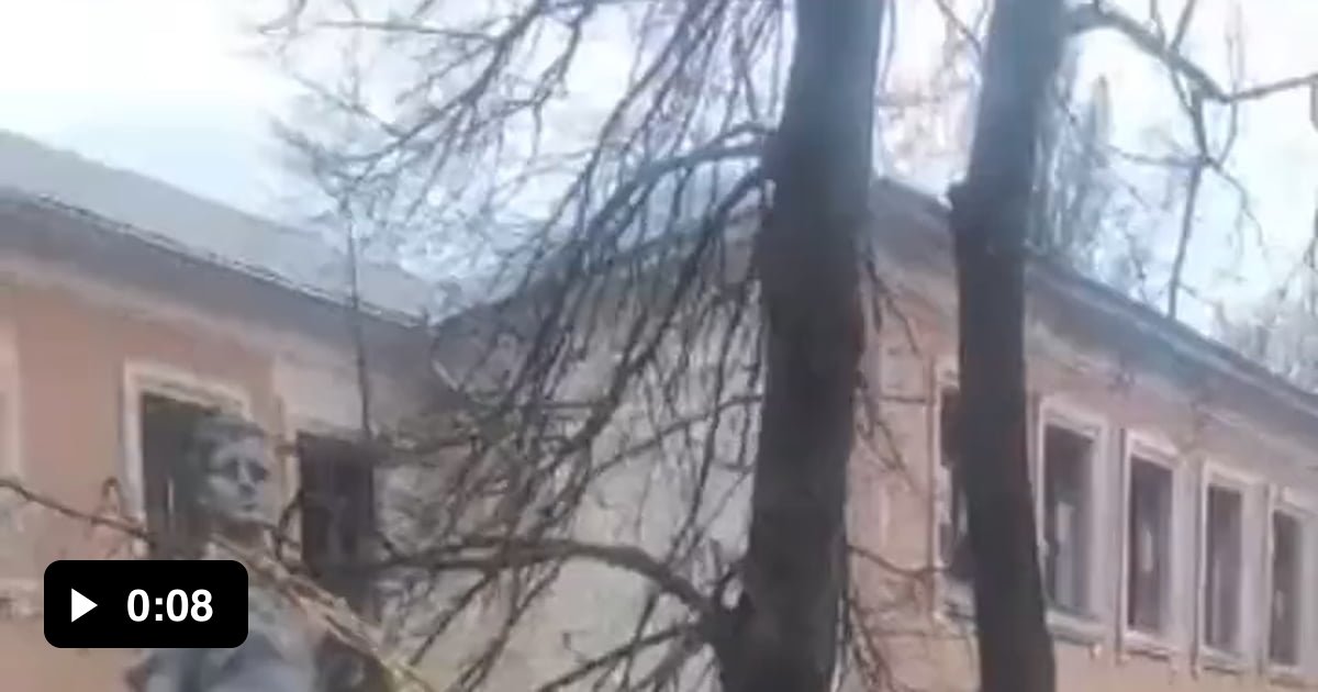 Orcs taking down statues in Ukraine 9GAG